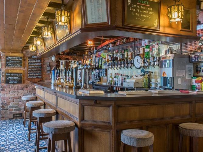 The Olde Peculiar Hotel Rugeley Buitenkant foto