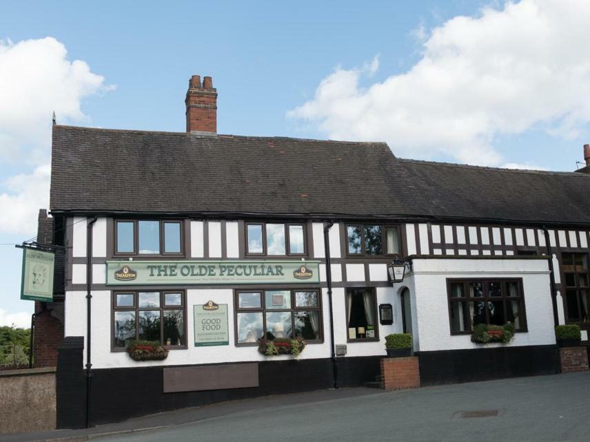 The Olde Peculiar Hotel Rugeley Buitenkant foto